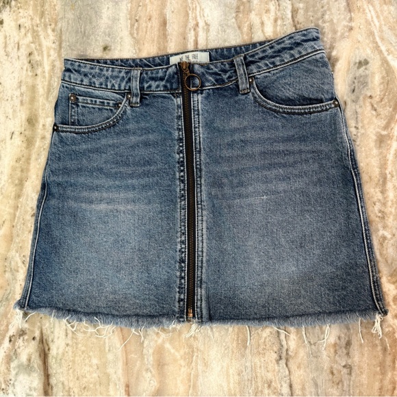 Women’s FREE PEOPLE Zip It Up Medium Wash Denim Jean
Mini Skirt Size 28 - Picture 5 of 7